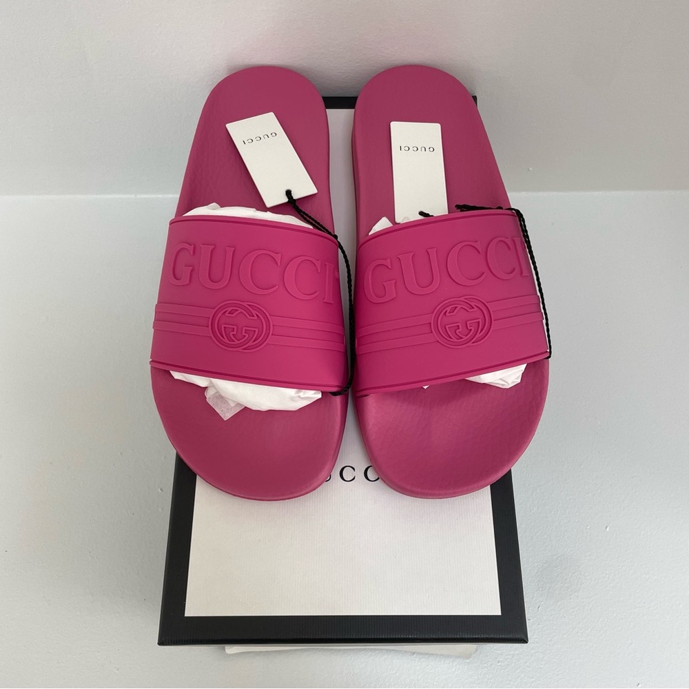 *NWT* Gucci Pursuit Rubber Pool Slides (Size 38)
